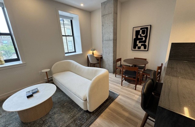 *NEW Stylish 2B/1B Downtown Halifax