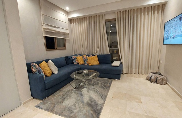 New, Sunny & Cosy 55m Studio with Terrace