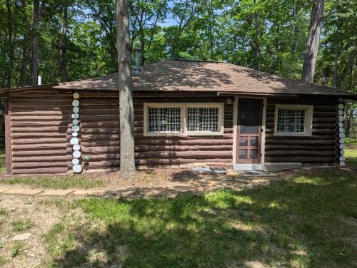 New! The Hideout - Cute And Quiet Rustic Cabin!