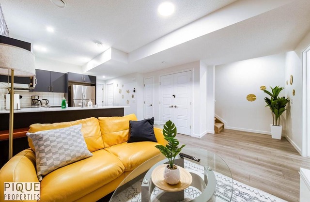NEW-The Suite Life-2BD-King Bed-WEM & YEG Airport