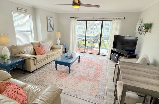 New to VRBO 3 Bedroom Villa - Golf cart included - 604 Newhaven