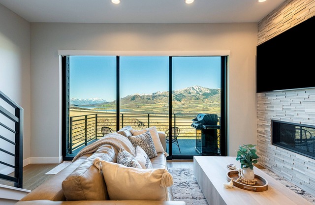New with Gorgeous Views, Wi-fi & Private Hot Tub + Pet-friendly!