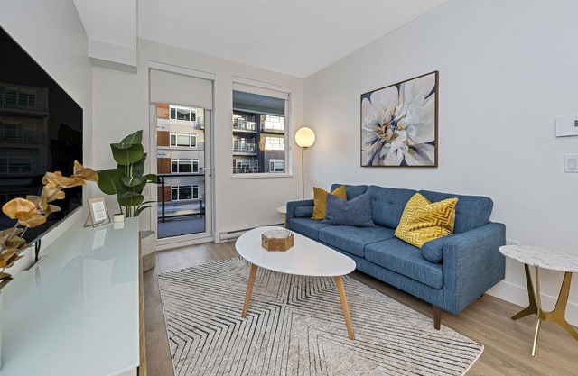 Newer Sidney Condo - 2 Blocks to the Ocean