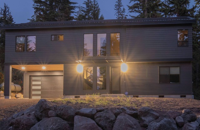 Newly Built/Furnished Quiet Lux Ski-In/Out Hot Tub