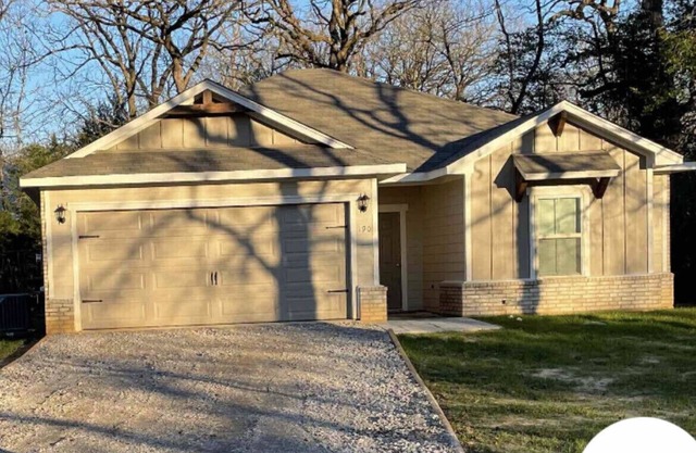 Newly built home . Minutes from Canton !
