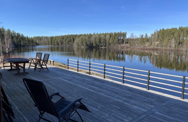 Newly built log cabin with sauna located on a lakeside plot outside Hultsfred | SE05086