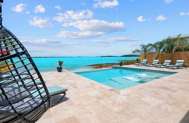 Newly Built luxurious 5Bed 5Bath Beach Front Villa w/infinity pool