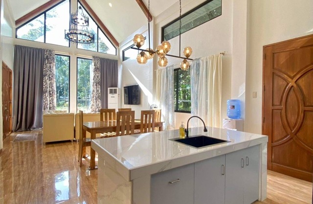Newly built modern house with garden view. We are pet-friendly!