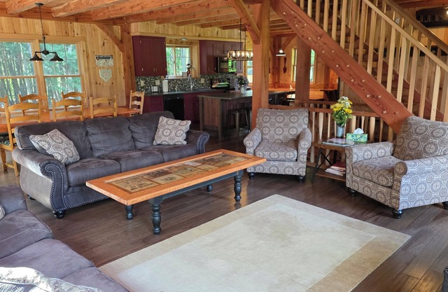 Newly constructed Timber Frame home on 7 acres only 4.5 miles from Dreams Park!