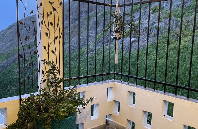 Newly remodeled 2 story home. Comfortable sleep 8