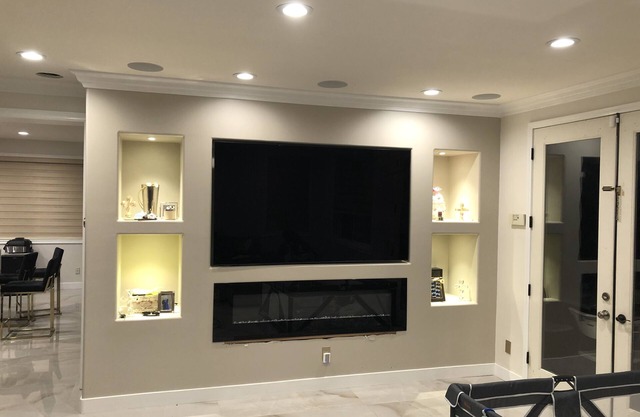 Newly Remodeled 2 Story Pool home! Minutes to Magic Mountain!