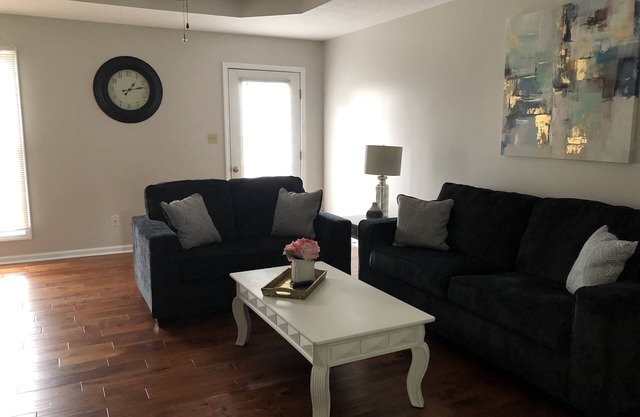 Newly remodeled 3 bedrooms house with special nightly rates