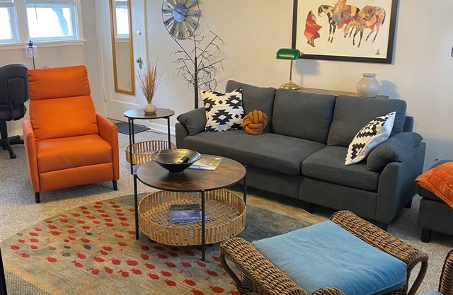 Newly remodeled desirable NW Hill homenlower Apartment Walk to RoundUp/Downtown