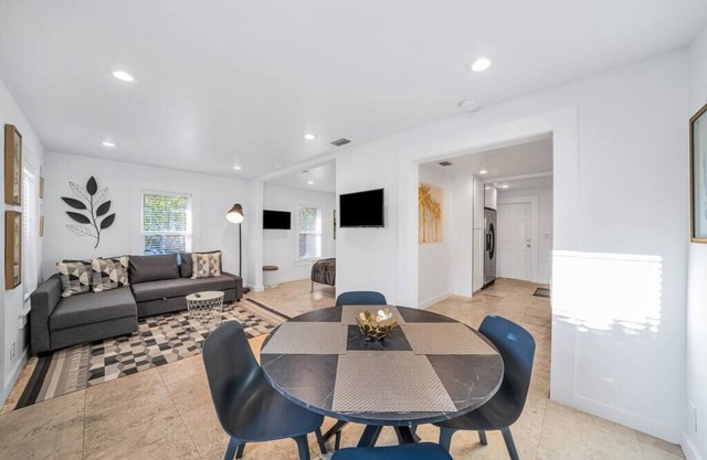 Newly Remodeled Grove Bay | 1/1 Cottage