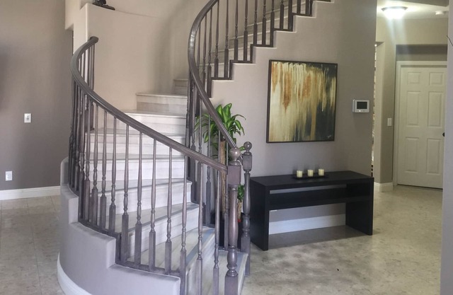 Newly Remodeled Home minutes away from strip