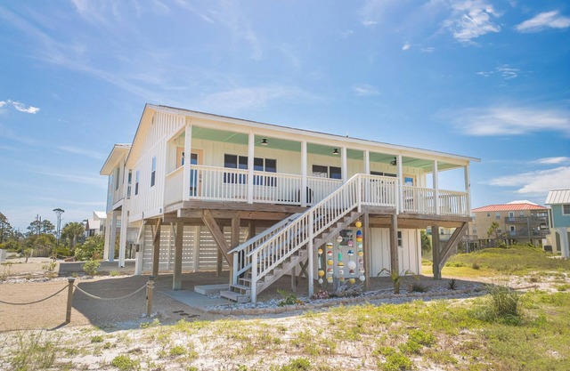 Newly remodled FL cottage - 1st Tier - Gulf views - 100 steps to beach