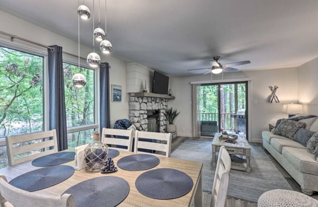 Newly Renovated 2-Bedroom Condo at Beautiful Lake Ouachita-Mountain Harbor