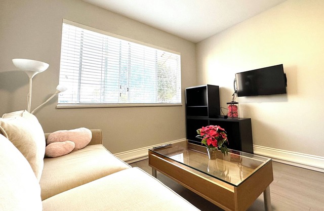 Newly renovated 2B1B Private Suite in Ladner
