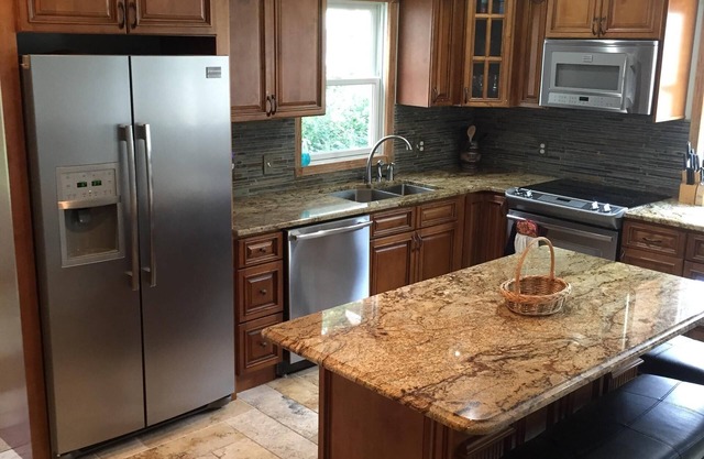 Newly renovated 3 bedroom, 2 bathroom home (8.5 miles from airport)