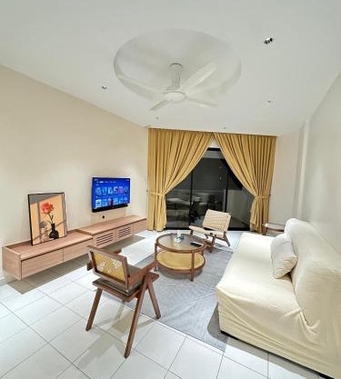 NEWLY RENOVATED Comfy Beachfront View At Seri Bulan Port Díckson