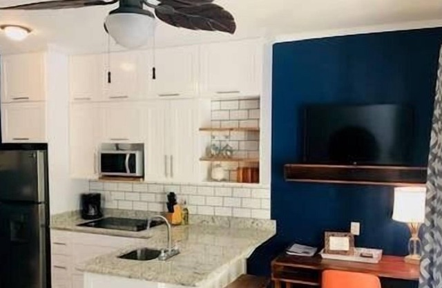 Newly renovated first floor studio walking distance to the beach