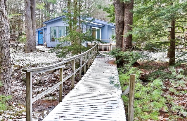Newly Renovated House ~ Secluded 5 Acre Retreat ~ Peaceful and Quiet