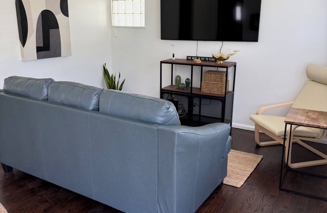 Newly Renovated Modern 3-Bedroom Entire House - Cincinnati