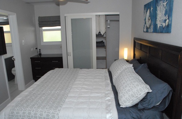 Newly Renovated Ocean Front On Seven Mile Beach Cayman Reef Resort#32