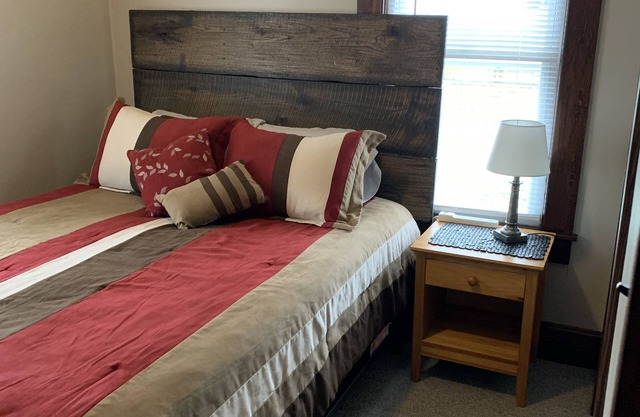Newly Renovated Suite (Queen) near downtown Salem Indiana.