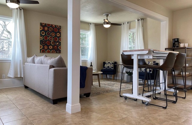Newly Renovated 1 BR/1 BA Cottage near Downtown Hendersonville-600 sq. ft.