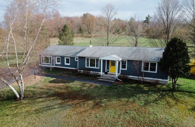 Newly Renovated "Yellow Door Ranch" on 7 acres sleeps 10