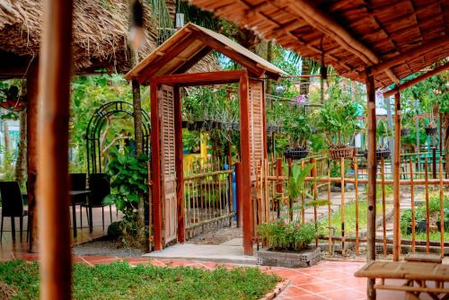 Nhà lá Miền Tây Việt Nam