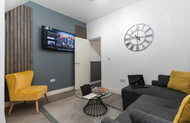 NH - F3 · Nottage House Premier Apartments