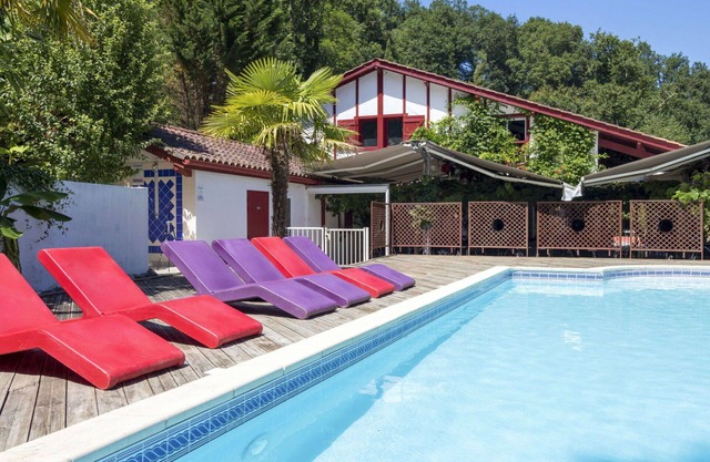 Nice apartment for 8 guests with pool, WIFI, TV, terrace and pets allowed