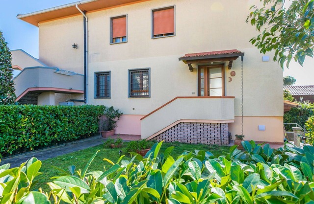 Nice apartment for 4 people with WIFI, A/C, TV, patio and parking