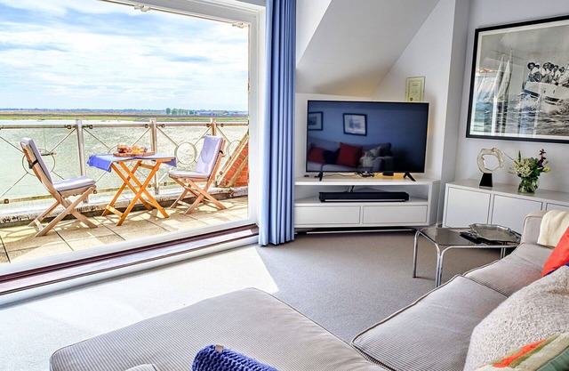 Nice apartment for 5 guests with WIFI, balcony, pets allowed and parking