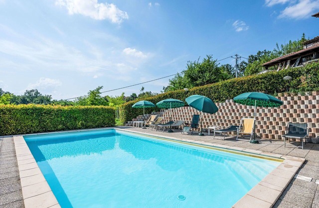Nice apartment in villa for 14 guests with WIFI, pool, patio, pets allowed and parking