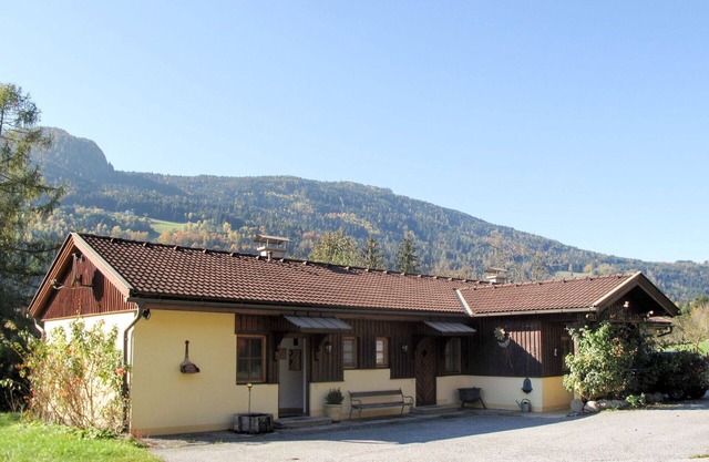 Nice apartment in villa for 4 people with WIFI, TV, terrace and pets allowed
