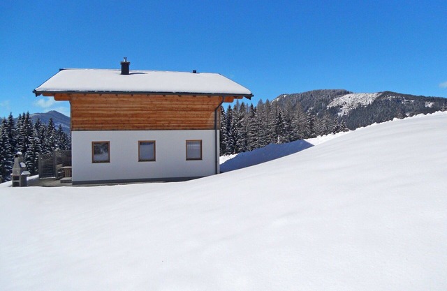 Nice apartment in villa for 12 guests with WIFI, TV and terrace