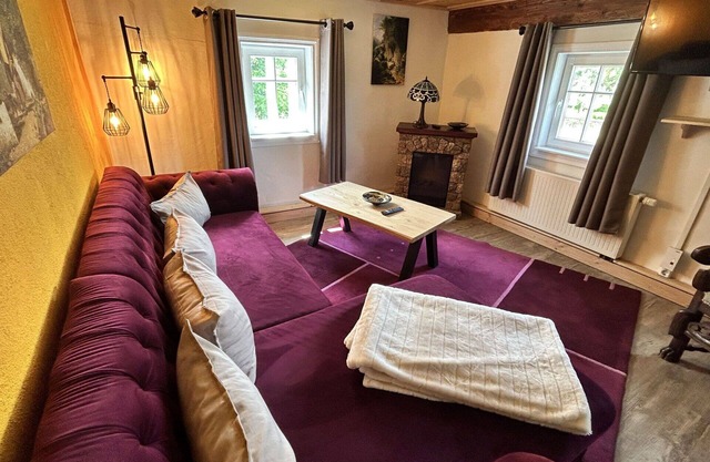 Nice apartment for 12 guests with WIFI, hot tub, TV, patio and pets allowed