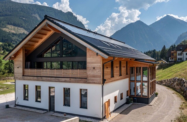 Nice apartment for 4 people with WIFI, hot tub, TV and patio