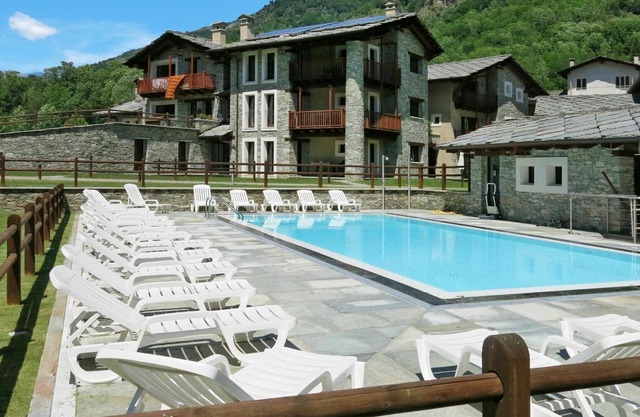 Nice apartment for 4 people with pool, WIFI, TV, terrace and parking