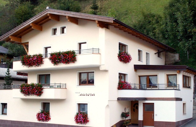 Nice apartment for 5 guests with WIFI, TV and terrace