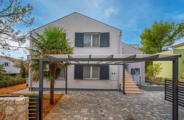 Nice apartment for 6 guests with WIFI, A/C, hot tub, TV and terrace