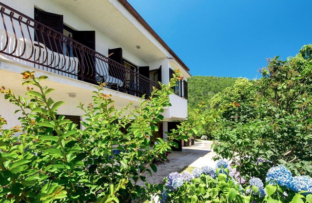 Nice apartment for 6 people with WIFI, A/C, TV, patio and pets allowed