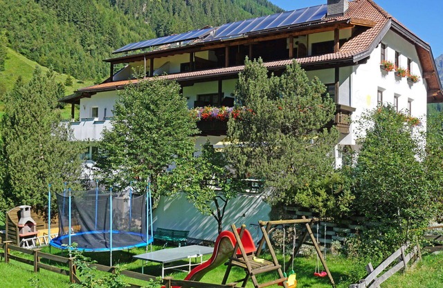 Nice apartment for 4 guests with WIFI, TV, balcony and pets allowed