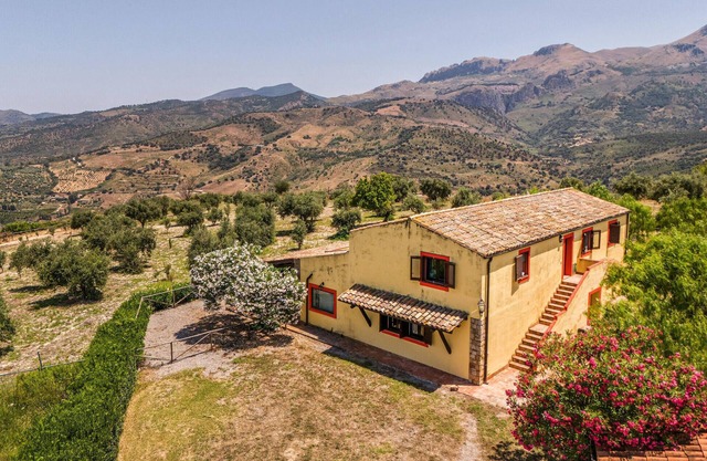 Nice apartment in Collesano (PA)