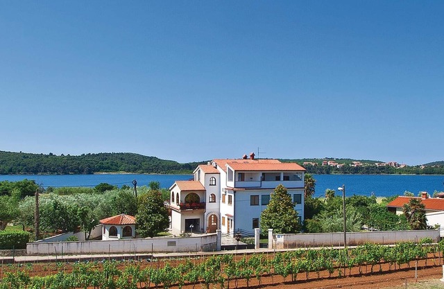 Nice apartment in Pula with WiFi