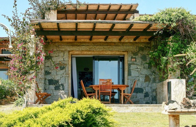 Nice apartment in villa for 4 guests with A/C, TV, terrace and pets allowed