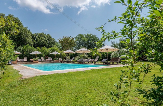 Nice apartment in villa for 2 people with WIFI, A/C, pool, TV, patio and pets allowed